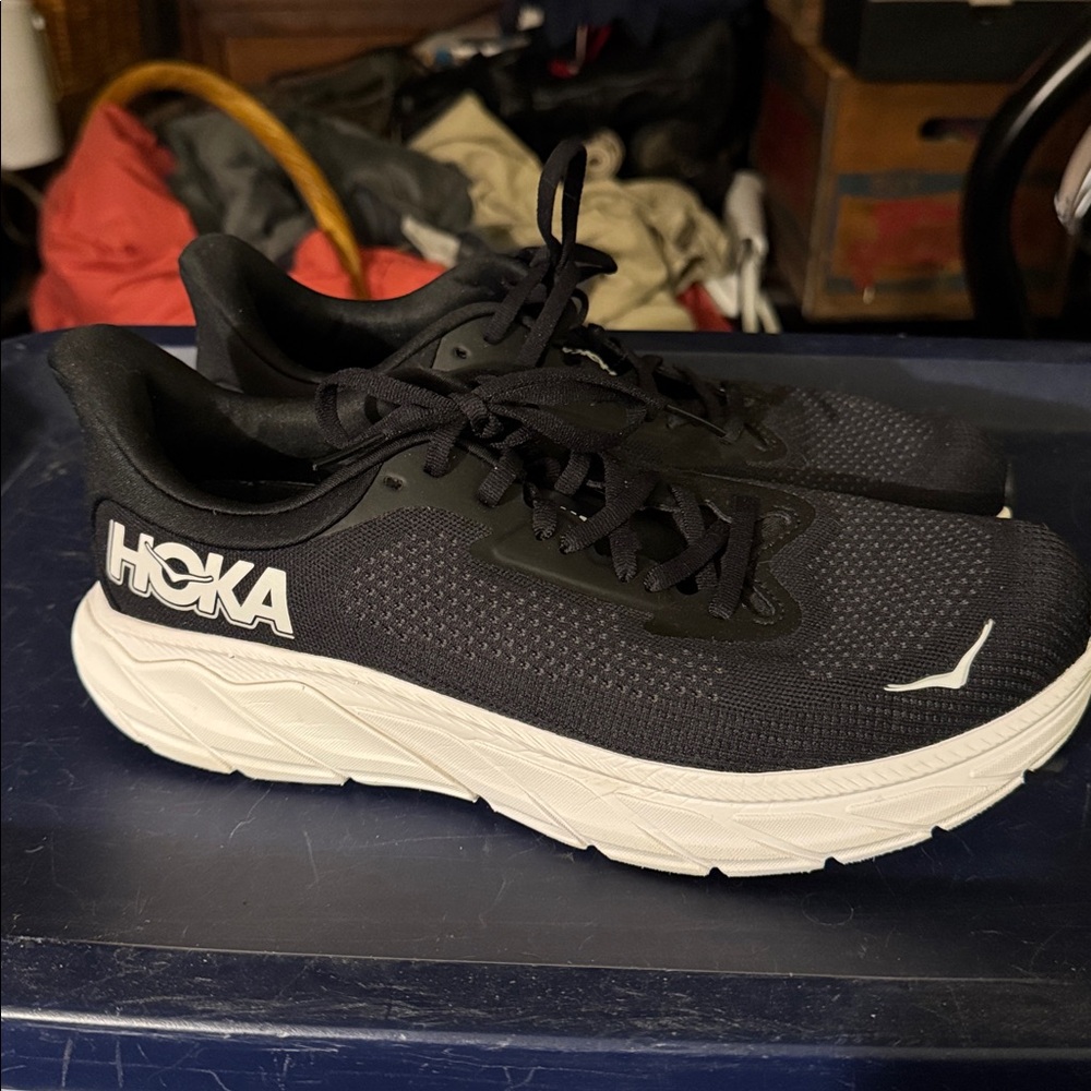 Black & White Women’s Hoka Arahi 7 Running Shoe - Size 10B